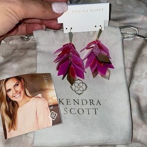 Kendra Scott earrings 💯 authentic.